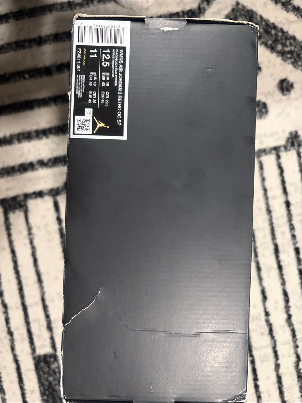 Jordan Men’s Sneakers in Black and Gray with Cream Midsole - Picture 6 of 9